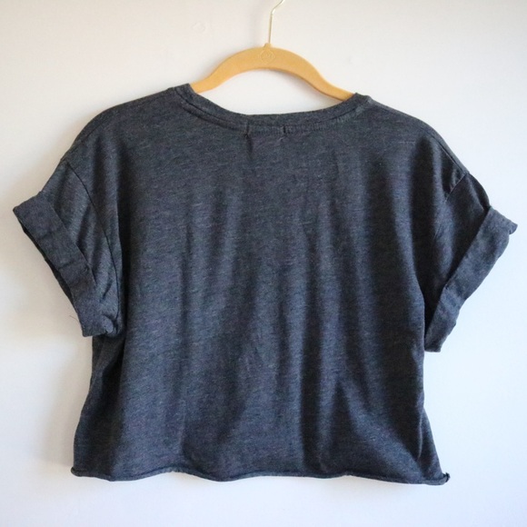 Wet Seal Dark Grey Short Sleeve Cropped Tee Shirt - Picture 4 of 5